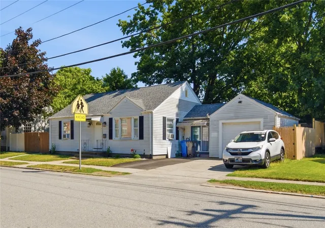 Homes for sale in Cranston, RI | 170 Beckwith St, Cranston, RI 02910 | MLS# 1418195