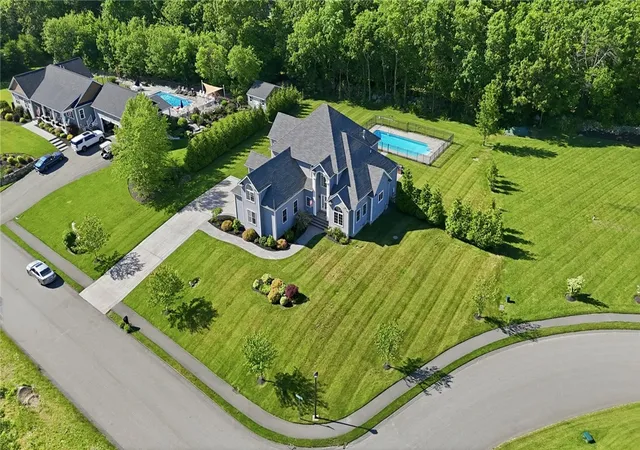 1st image of 5 Kyle's Ct, Swansea, MA 02777 | MLS# 1418213