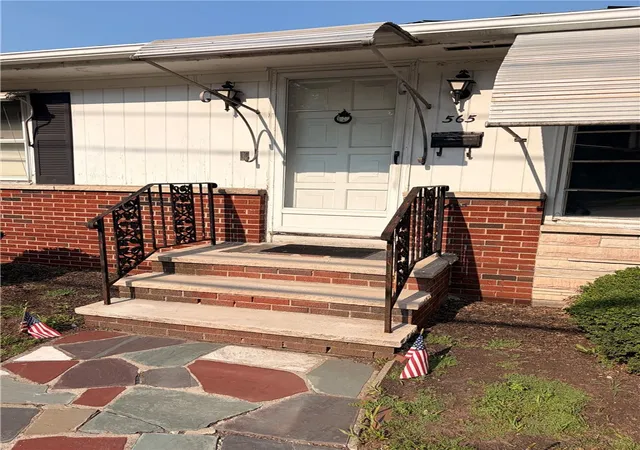 Photo 2 of Sale Pending at 565 Mount Pleasant Ave, Providence, RI 02908 | MLS# 1418212 | Listing updated on 2026-08-18