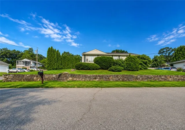 Homes for sale in Cumberland, RI | 10 Grandview Dr, Cumberland, RI 02864 | MLS# 1417843