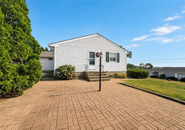 Homes for sale in Cumberland, RI | 10 Grandview Dr, Cumberland, RI 02864 | MLS# 1417843