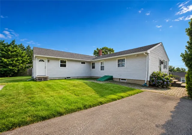 Homes for sale in Cumberland, RI | 10 Grandview Dr, Cumberland, RI 02864 | MLS# 1417843