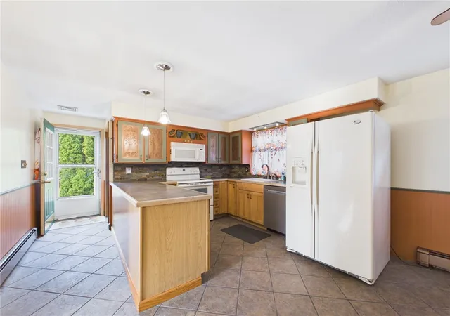 Homes for sale in Cumberland, RI | 10 Grandview Dr, Cumberland, RI 02864 | MLS# 1417843