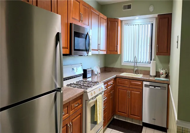Homes for sale in West Warwick, RI | 650 East Greenwich Ave #308 Bldg 7, West Warwick, RI 02893 | MLS# 1418199