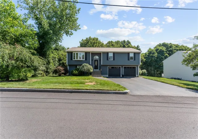 Homes for sale in East Providence, RI | 16 Rachella Ct, East Providence, RI 02914 | MLS# 1418257