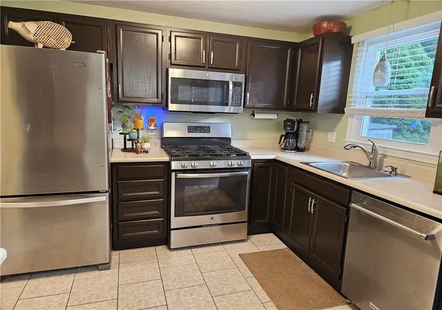 Photo 5 of Sale Pending at 154 Bear Hl Rd #904, Cumberland, RI 02864 | MLS# 1418244 | Listing updated on 2026-08-02
