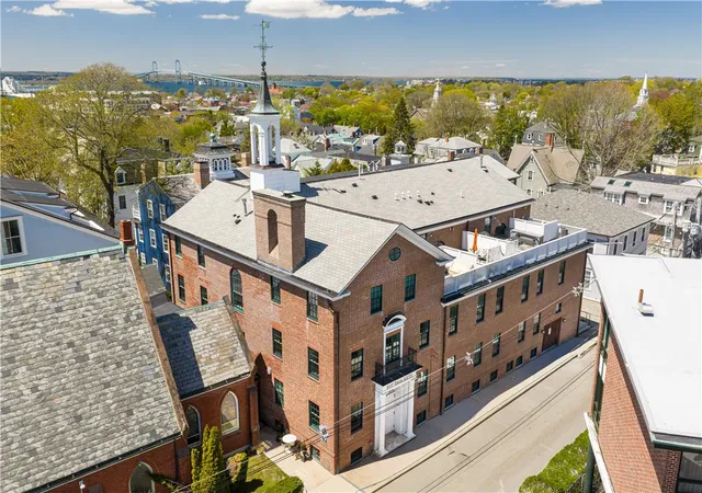 1st image of 27 High St #2, Newport, RI 02840 | MLS# 1418311