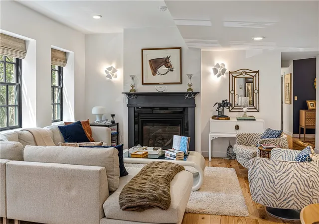 5th image of 27 High St #2, Newport, RI 02840 | MLS# 1418311