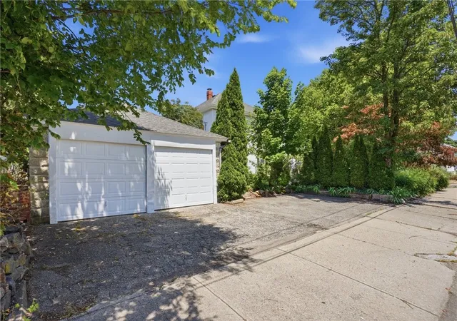Photo 4 of Sale Pending at 110 Mount Pleasant Ave, Providence, RI 02908 | MLS# 1418314 | Listing updated on 2026-07-31