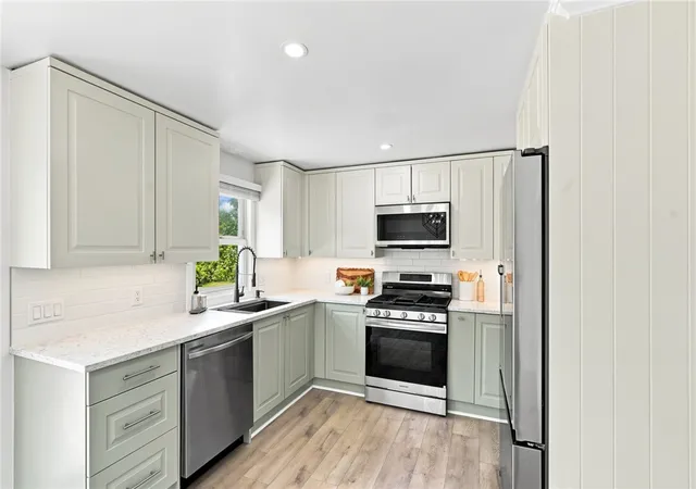 2nd image of 53 Buena Vista Ave, Warwick, RI 02889 | MLS# 1417811
