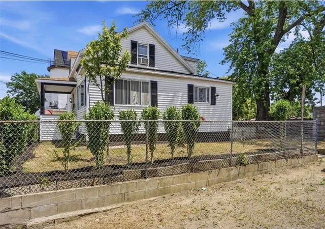 3rd image of 166 Gallup St, Providence, RI 02908 | MLS# 1418414