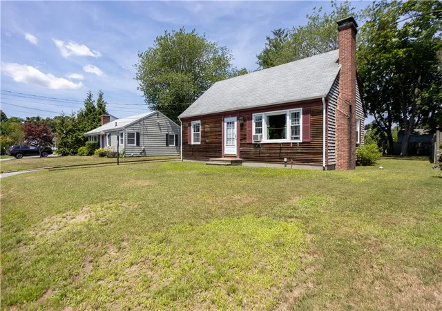 Photo 3 of Single family home for sale at 73 Lindy Ave, Riverside, RI 02915 | MLS# 1418424 | Listing updated on 2026-08-30