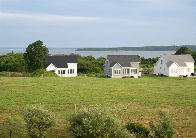 Homes for sale in Portsmouth, RI | 25 Bunker Hill Xing, Portsmouth, RI 02871 | MLS# 1418430