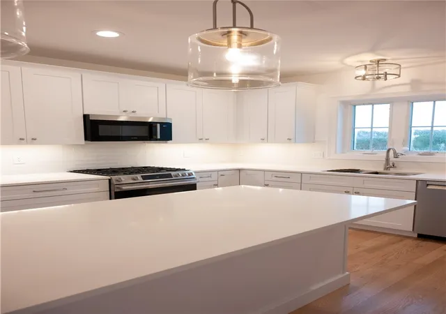 Homes for sale in Portsmouth, RI | 25 Bunker Hill Xing, Portsmouth, RI 02871 | MLS# 1418430