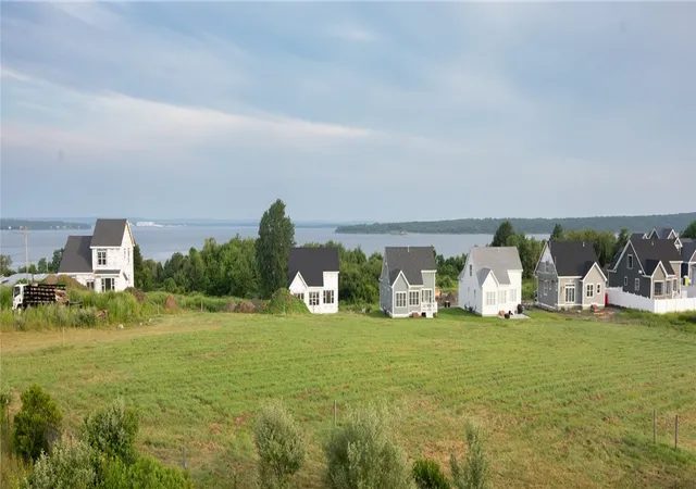 Homes for sale in Portsmouth, RI | 25 Bunker Hill Xing, Portsmouth, RI 02871 | MLS# 1418430