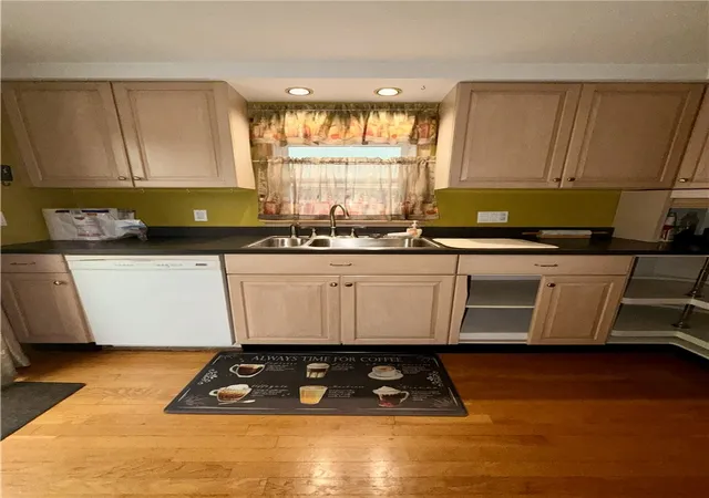 2nd image of 105 Burgess Ave, Pawtucket, RI 02861 | MLS# 1418262