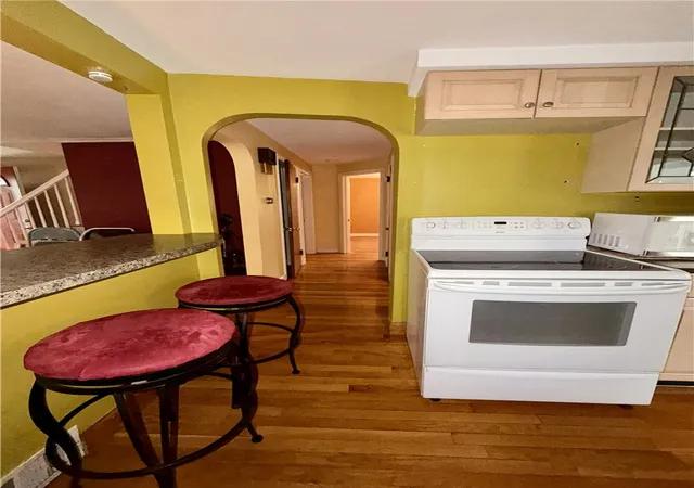 4th image of 105 Burgess Ave, Pawtucket, RI 02861 | MLS# 1418262