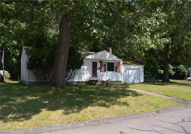 27th image of 70 Griffin Dr, Warwick, RI 02886 | MLS# 1418325