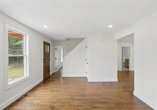 4th image of 18 Teaberry Ln, Hopkinton, RI 02832 | MLS# 1418447