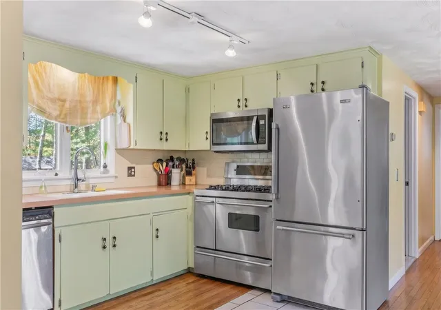 Photo 3 of Single family home for sale at 102 Woodbine Rd, Wakefield, RI 02879 | MLS# 1418247 | Listing updated on 2026-08-01