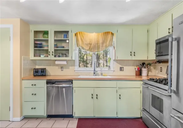 Photo 4 of Single family home for sale at 102 Woodbine Rd, Wakefield, RI 02879 | MLS# 1418247 | Listing updated on 2026-08-01