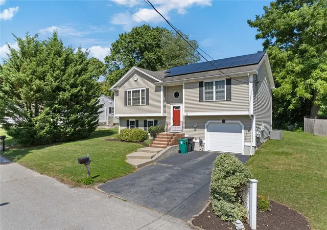 Homes for sale in Scituate, RI | 15 Meadow Rd, Scituate, RI 02831 | MLS# 1418517