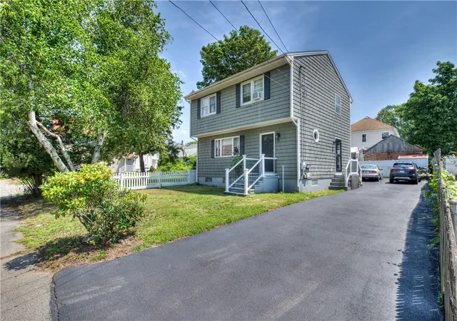 Photo 3 of Single family home for sale at 16 Arlington Ave, Warren, RI 02885 | MLS# 1417570 | Listing updated on 2026-08-23