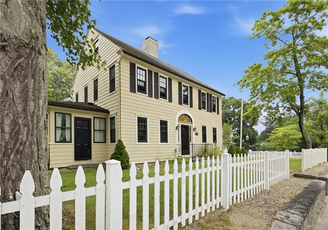 Photo 3 of Single family home for sale at 1331 New London Ave, Cranston, RI 02920 | MLS# 1418347 | Listing updated on 2026-08-02