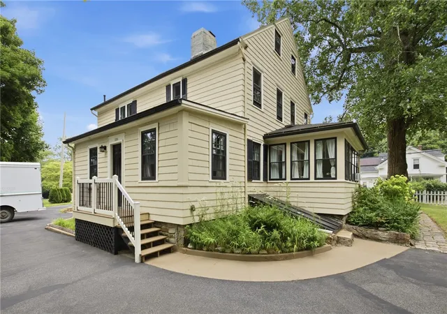 Photo 4 of Single family home for sale at 1331 New London Ave, Cranston, RI 02920 | MLS# 1418347 | Listing updated on 2026-08-02
