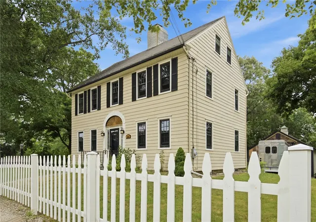 Photo 5 of Single family home for sale at 1331 New London Ave, Cranston, RI 02920 | MLS# 1418347 | Listing updated on 2026-08-02