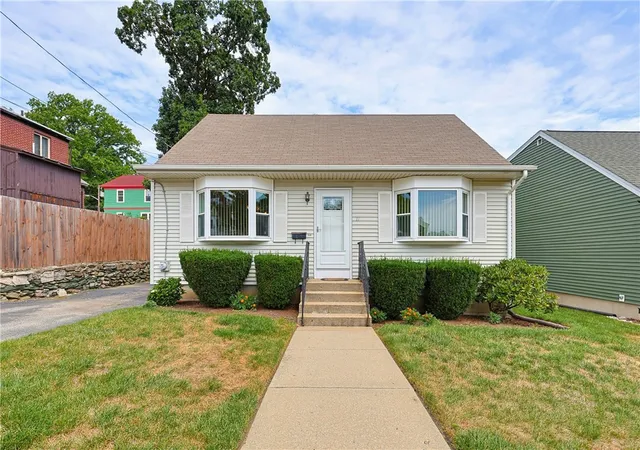 2nd image of 11 Lynde St, Providence, RI 02908 | MLS# 1418588