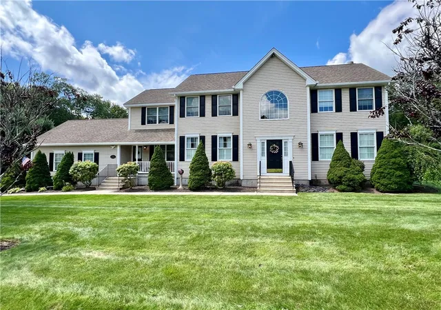 Photo 1 of Single family home for sale at 35 E Lantern Rd, Smithfield, RI 02917 | MLS# 1418569 | Listing updated on 2026-08-02