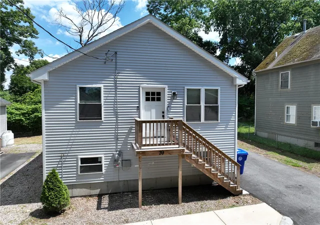 24th image of 39 Derry St, Providence, RI 02908 | MLS# 1418601
