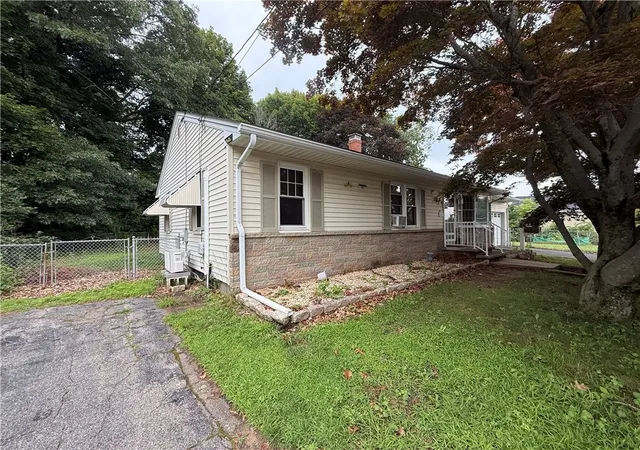 5th image of 28 Arthur St, West Warwick, RI 02893 | MLS# 1418645