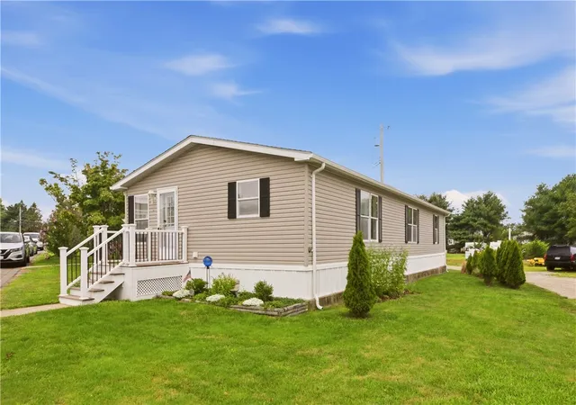 Homes for sale in Portsmouth, RI | 8 North Dr, Portsmouth, RI 02871 | MLS# 1418441
