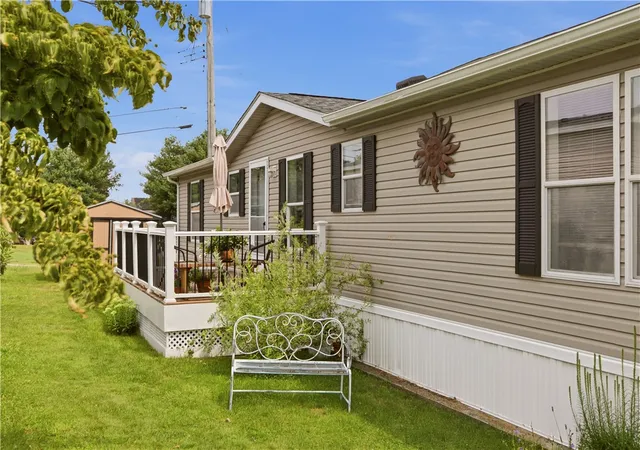 Homes for sale in Portsmouth, RI | 8 North Dr, Portsmouth, RI 02871 | MLS# 1418441