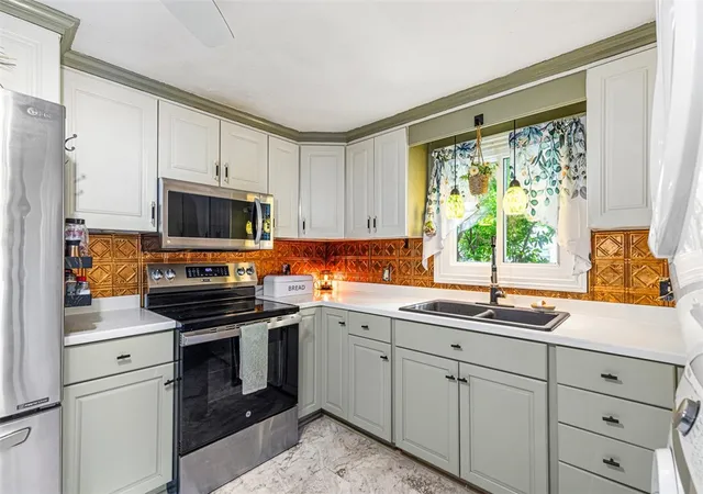 Photo 5 of Sale Pending at 8 Hampden Rd, Bristol, RI 02809 | MLS# 1418598 | Listing updated on 2026-08-25