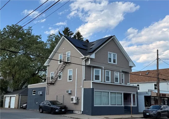 2nd image of 1289 Cranston St, Cranston, RI 02920 | MLS# 1418736