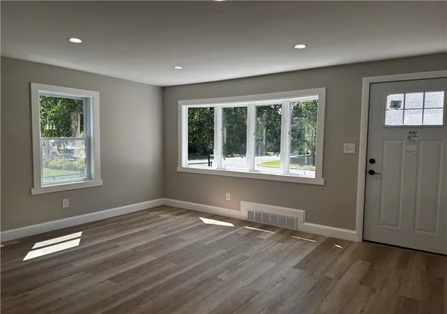 5th image of 496 Beverage Hill Ave, Pawtucket, RI 02961 | MLS# 1418496