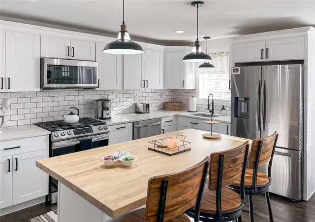 5th image of 82 Kearns Ave, Tiverton, RI 02878 | MLS# 1418753