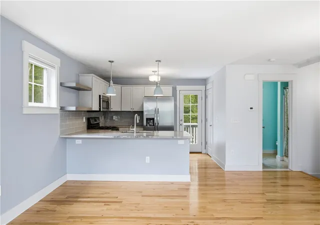 4th image of 12 Park Ave #13, Narragansett, RI 02882 | MLS# 1418849