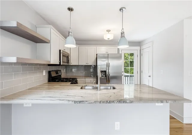 5th image of 12 Park Ave #13, Narragansett, RI 02882 | MLS# 1418849