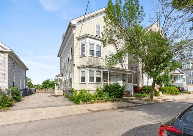 2nd image of 138 Garden St, Pawtucket, RI 02860 | MLS# 1418854