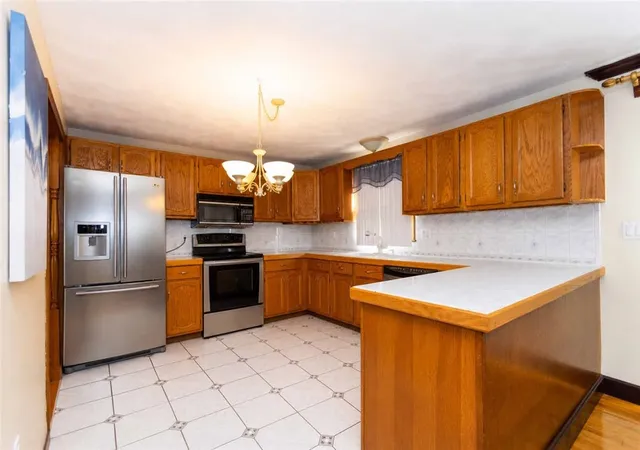 3rd image of 25 Ardway Ave, Warwick, RI 02889 | MLS# 1418771