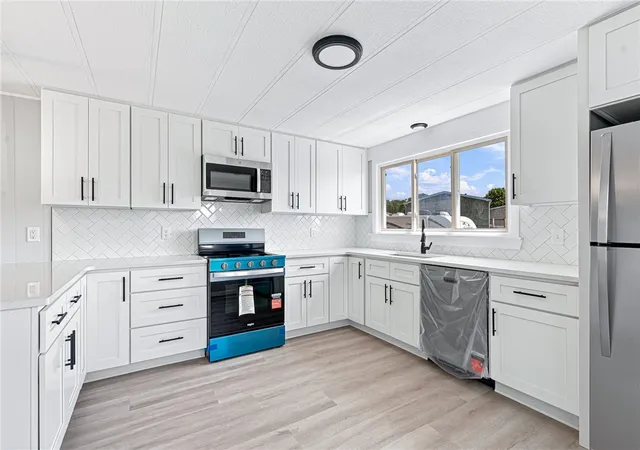 2nd image of 21 Cathy Cir, Portsmouth, RI 02871 | MLS# 1418834