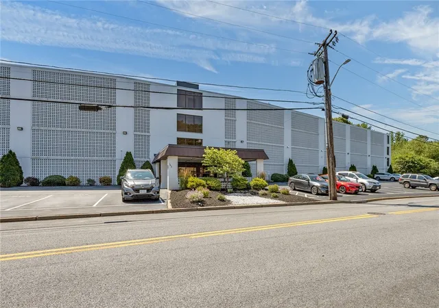 2nd image of 143 Hoffman Ave #208, Cranston, RI 02920 | MLS# 1418873