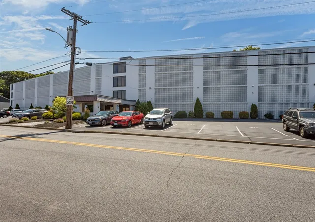 4th image of 143 Hoffman Ave #208, Cranston, RI 02920 | MLS# 1418873