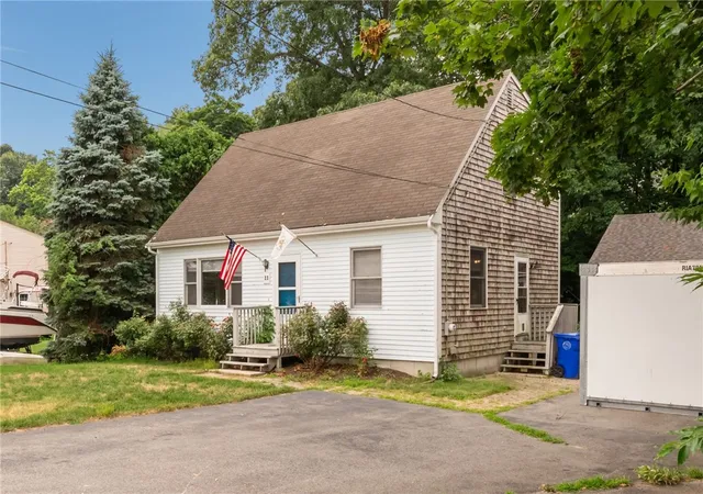 2nd image of 11 Pawtucket Ave, Bristol, RI 02809 | MLS# 1419163