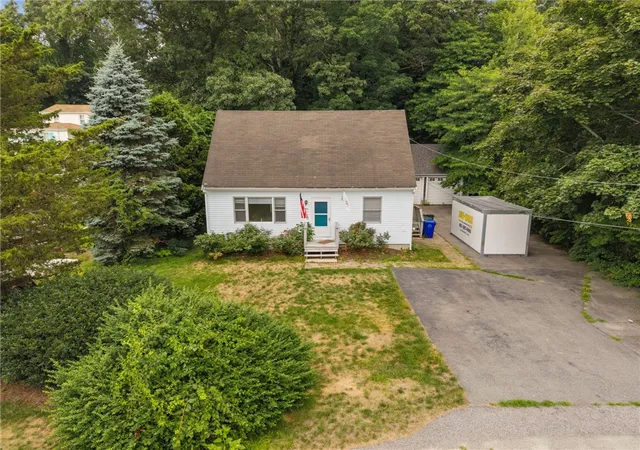 3rd image of 11 Pawtucket Ave, Bristol, RI 02809 | MLS# 1419163