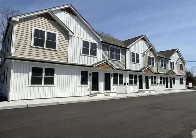 3rd image of 2907 Post Rd #1, Warwick, RI 02886 | MLS# 1419192